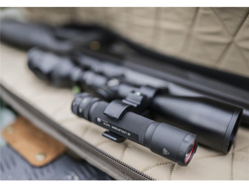 Polnilna taktična svetilka LEDLENSER TAC7R - 3200 lm