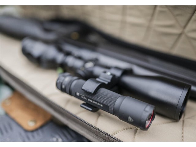 Polnilna taktična svetilka LEDLENSER TAC7R - 3200 lm