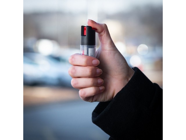 Obrambni sprej SABRE z obeskom