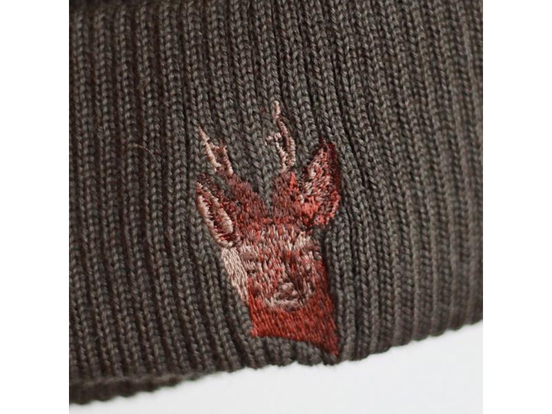 Cappello da caccia con bordo arrotolato e motivo di cervo