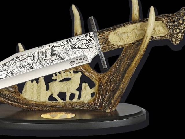Hunting knife on stand - imitation antlers