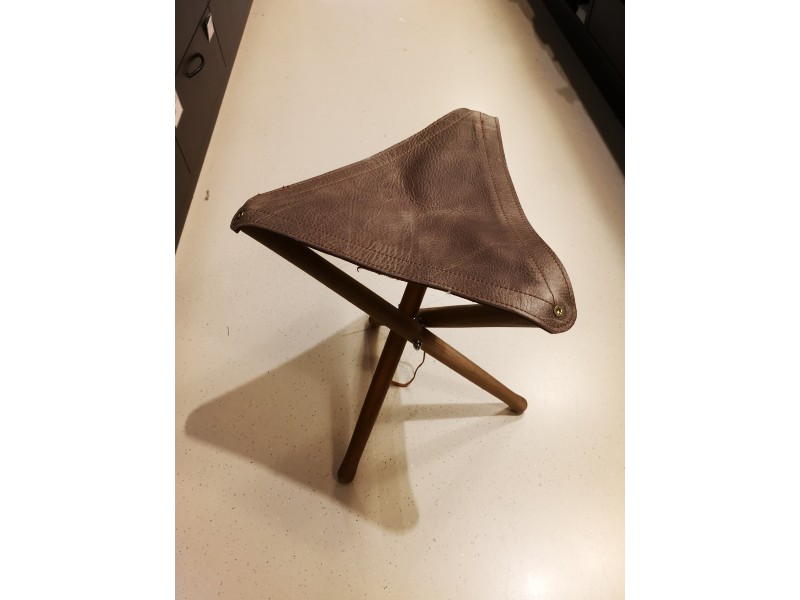 Stol trinožec lesen 50 cm
