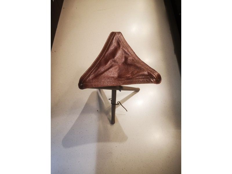 Stol trinožec lesen 50 cm - pet